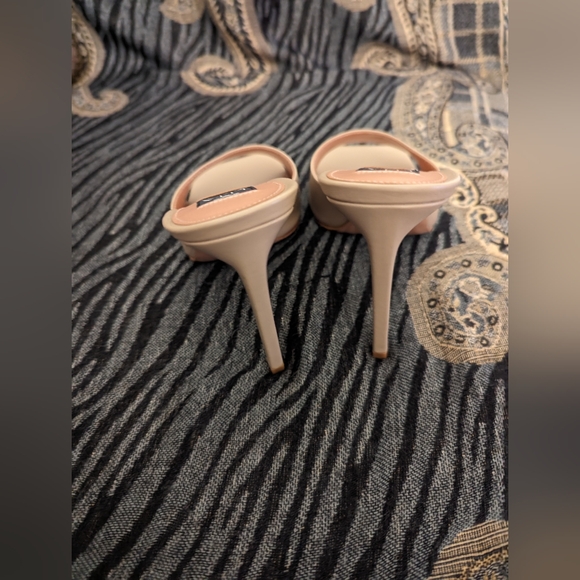 LITA by CIARA Solid Square Toe Slide  Sandal in Sand, & Black NWT - Picture 6 of 12